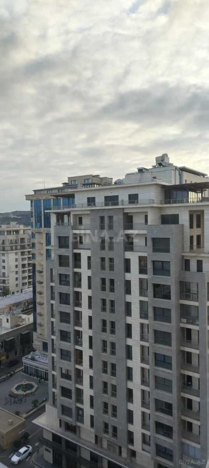 Satılır 4 otaqlı mənzil 228 m²