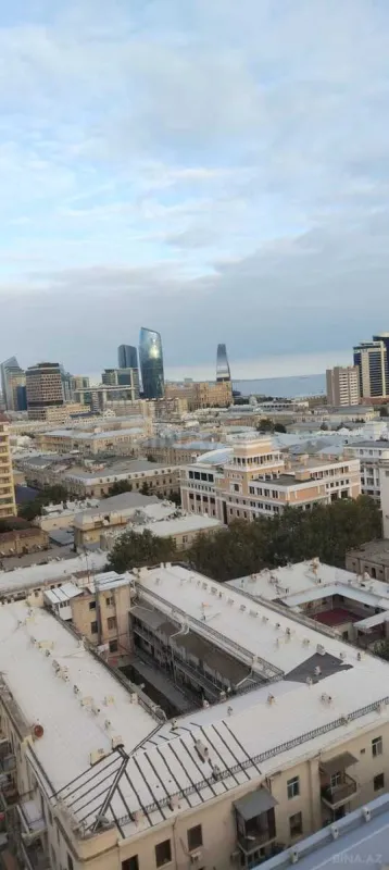 Satılır 4 otaqlı mənzil 228 m²