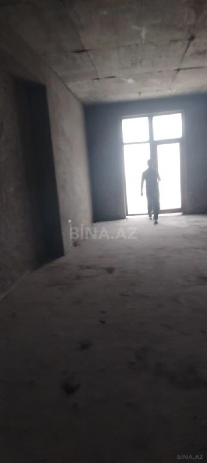 Satılır 4 otaqlı mənzil 228 m²