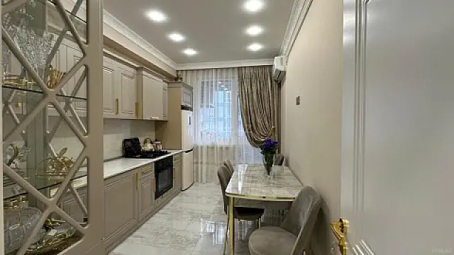 Satılır 2 otaqlı mənzil 81 m²
