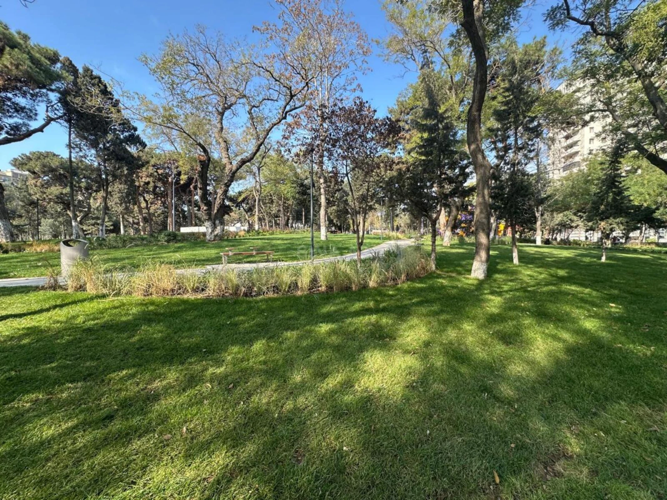 Satılır 3 otaqlı mənzil 141 m²