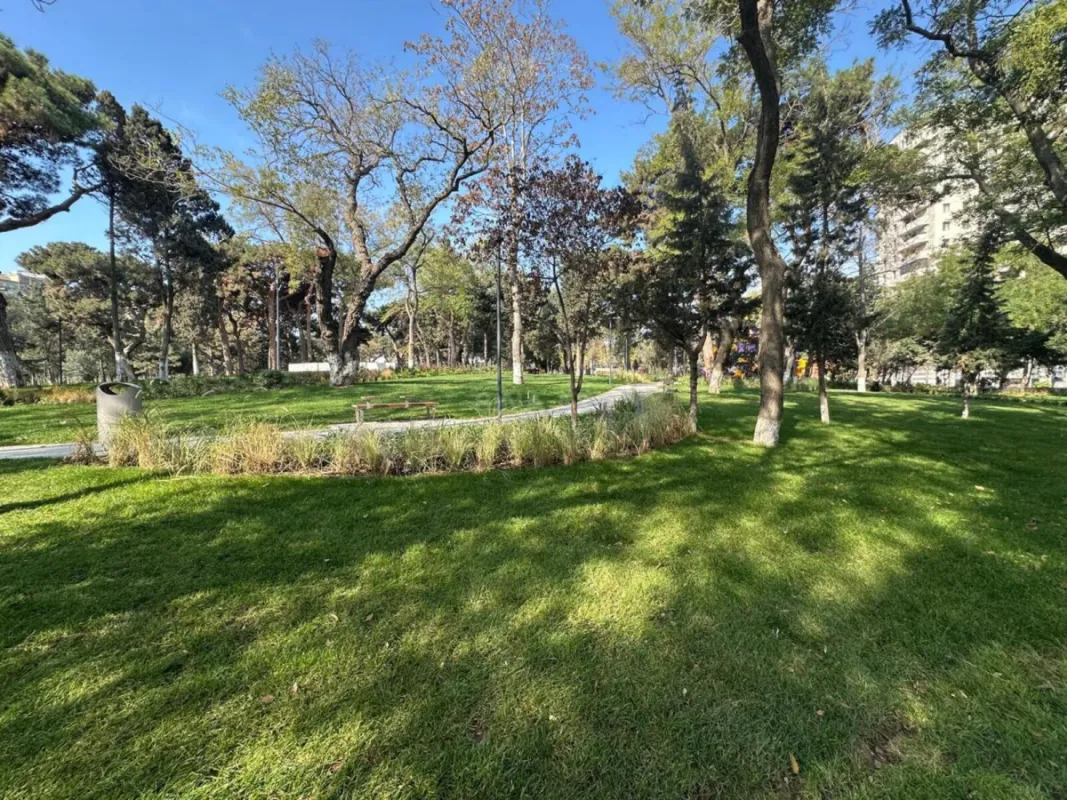 Satılır 3 otaqlı mənzil 141 m²