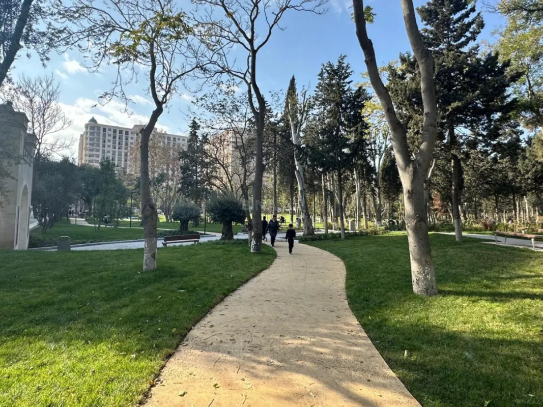 Satılır 3 otaqlı mənzil 141 m²