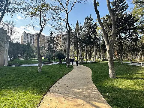 Satılır 3 otaqlı mənzil 141 m²