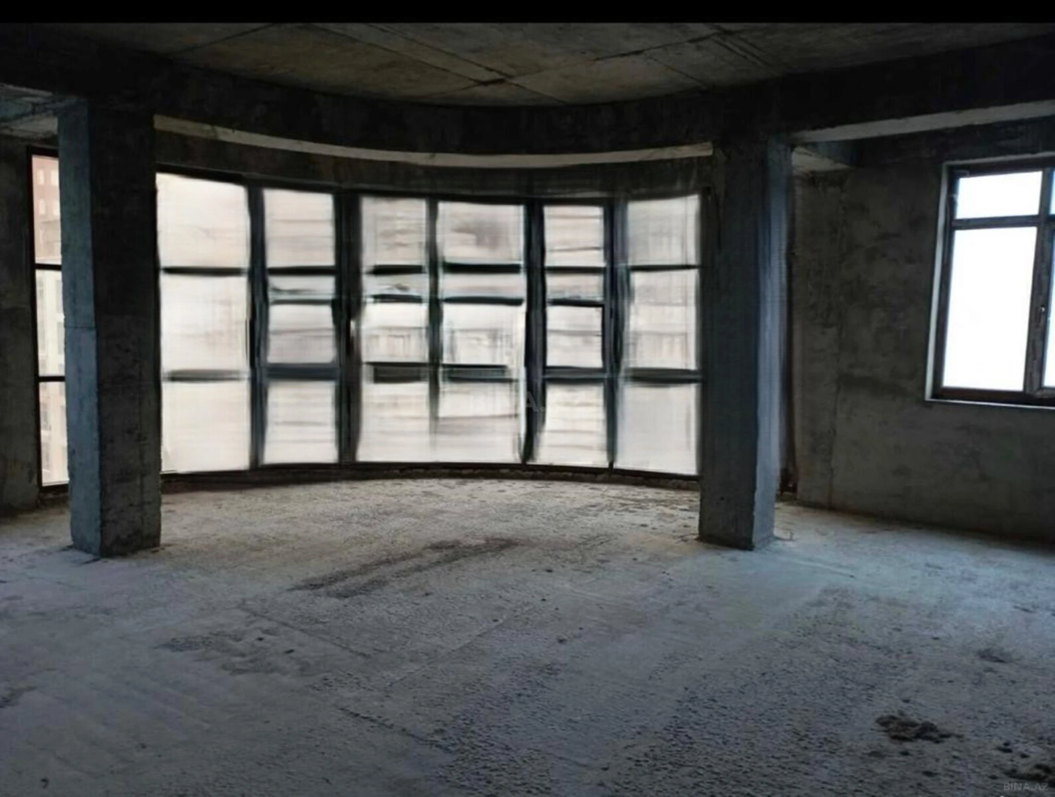 Satılır 3 otaqlı mənzil 141 m²