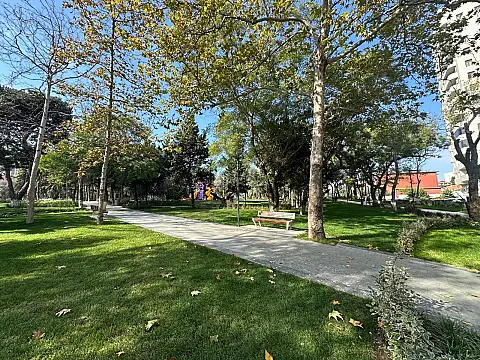 Satılır 3 otaqlı mənzil 141 m²