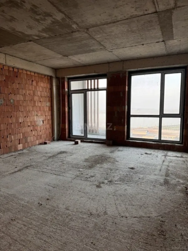 Satılır 3 otaqlı mənzil 126.7 m²
