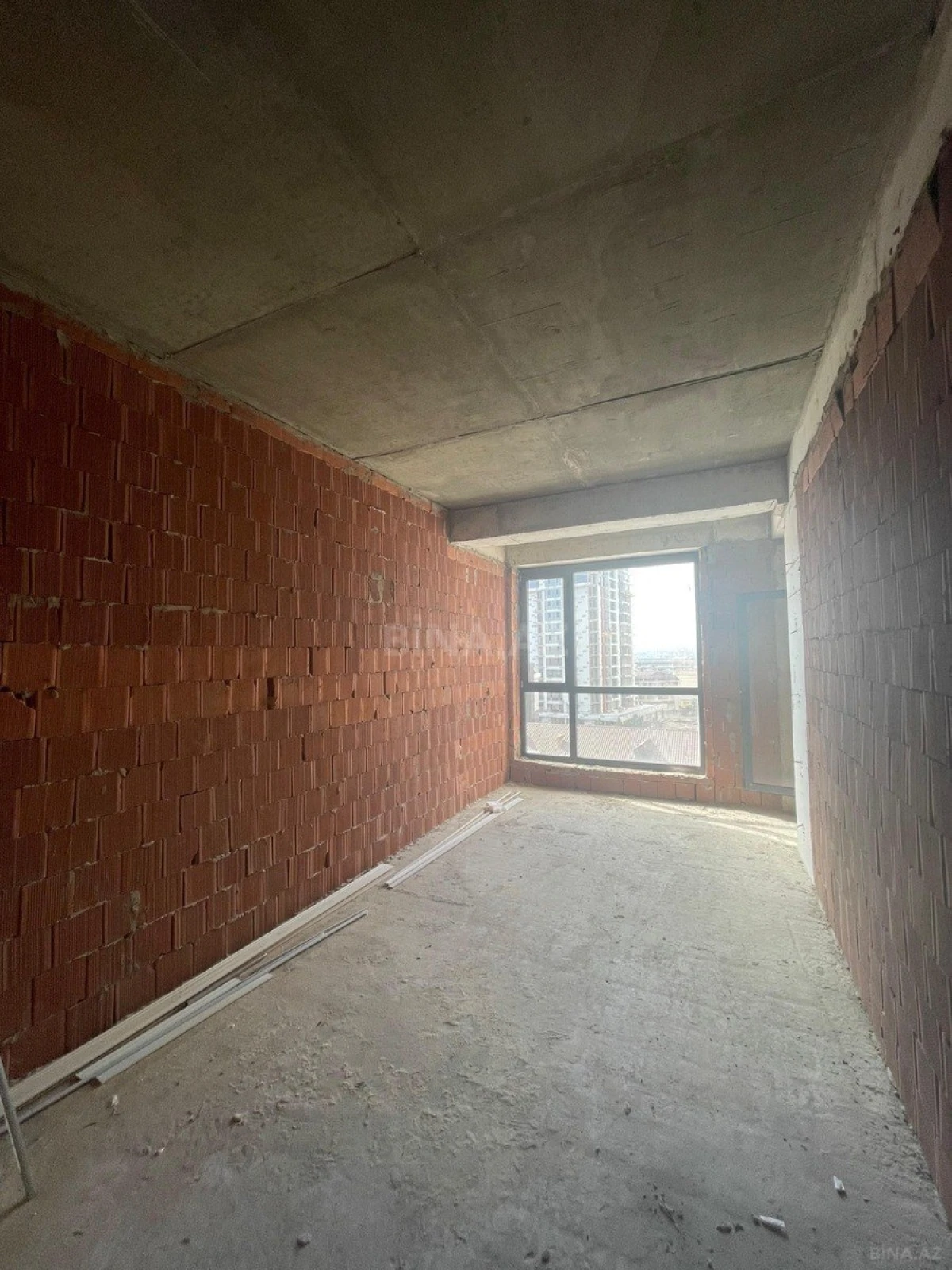 Satılır 3 otaqlı mənzil 127 m²