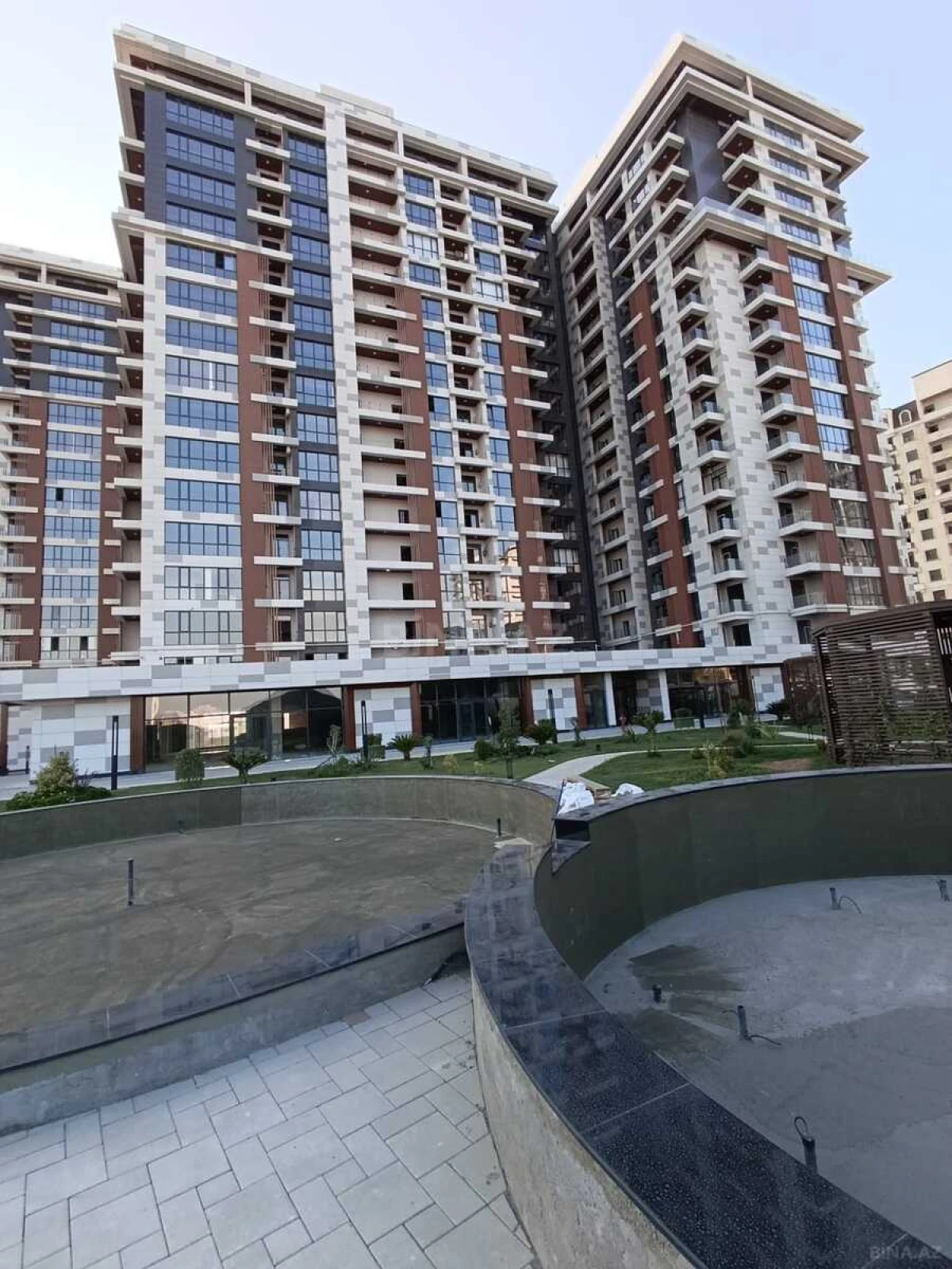 Satılır 3 otaqlı mənzil 128 m²