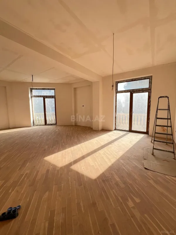 Satılır 3 otaqlı mənzil 129 m²