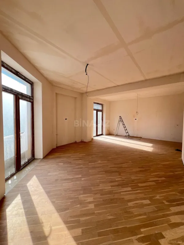 Satılır 3 otaqlı mənzil 129 m²