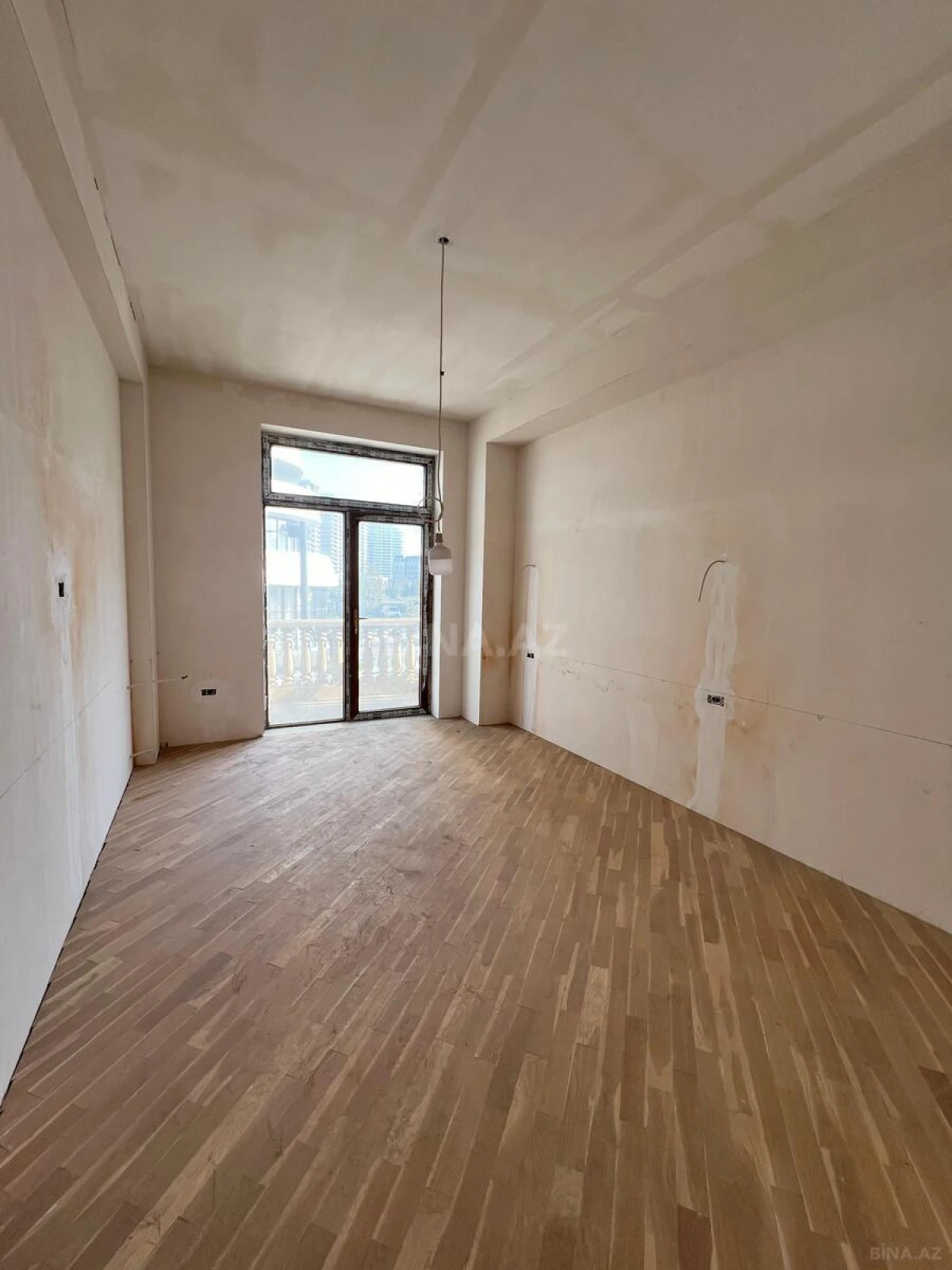 Satılır 3 otaqlı mənzil 129 m²