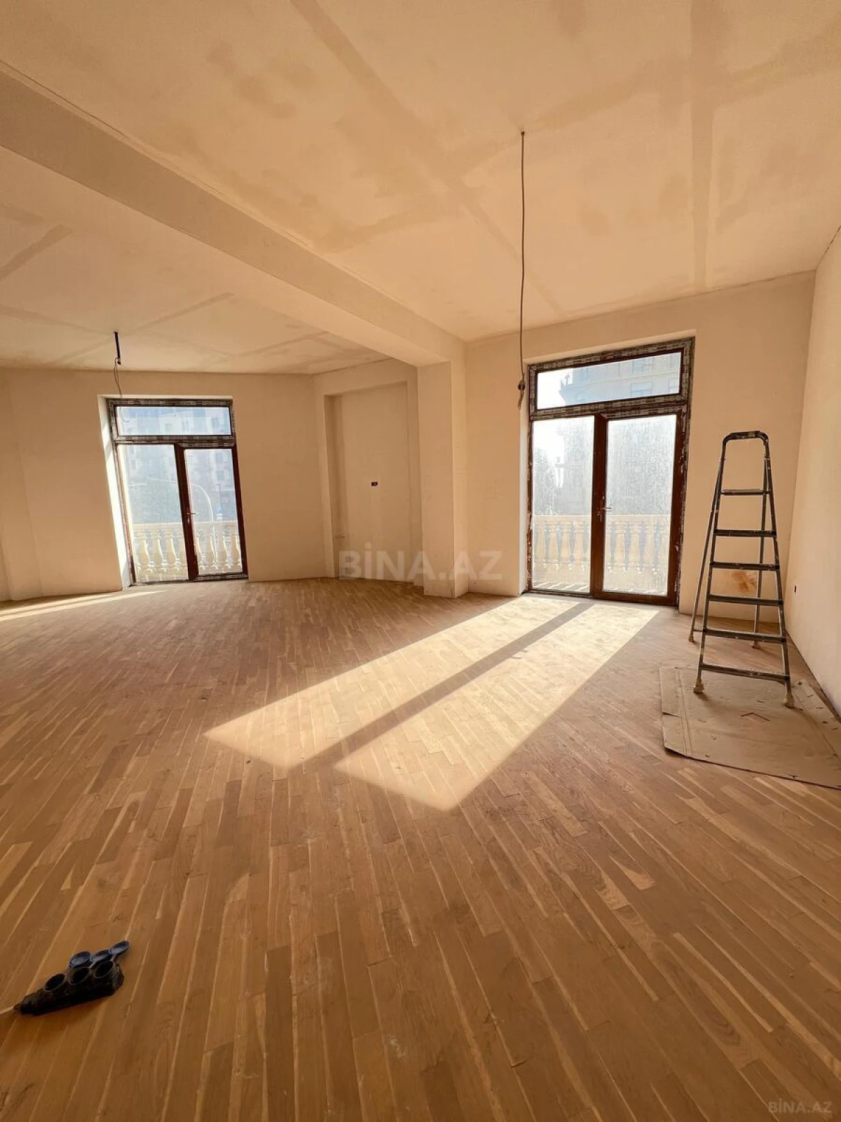 Satılır 3 otaqlı mənzil 129 m²