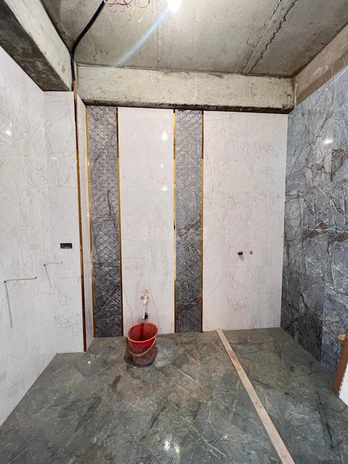 Satılır 3 otaqlı mənzil 129 m²