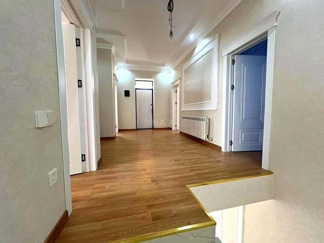 Satılır 6 otaqlı həyət evi 250 m²