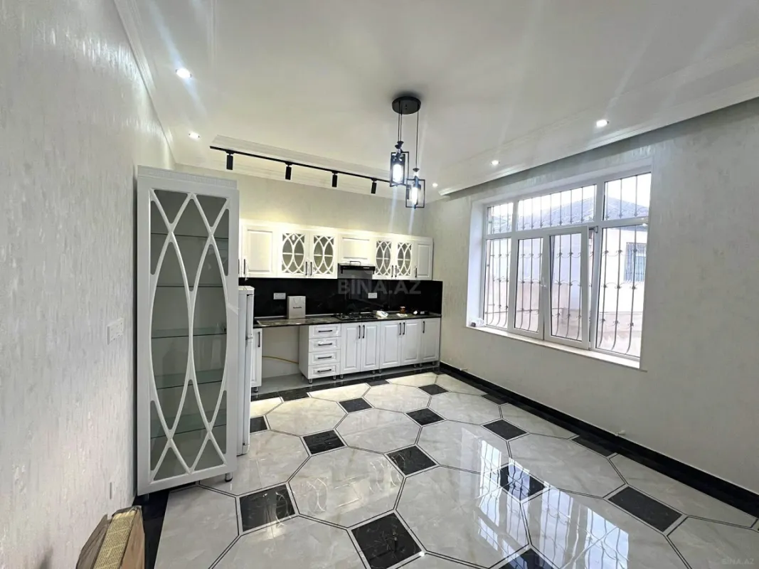 Satılır 6 otaqlı həyət evi 250 m²