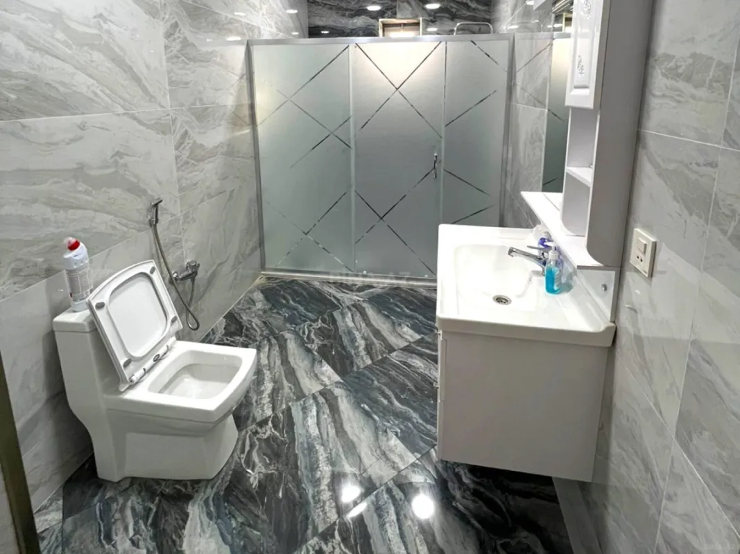 Satılır 6 otaqlı həyət evi 250 m²