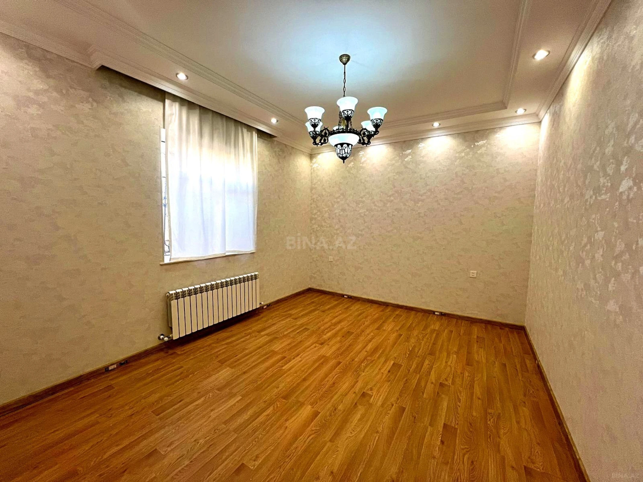 Satılır 6 otaqlı həyət evi 250 m²