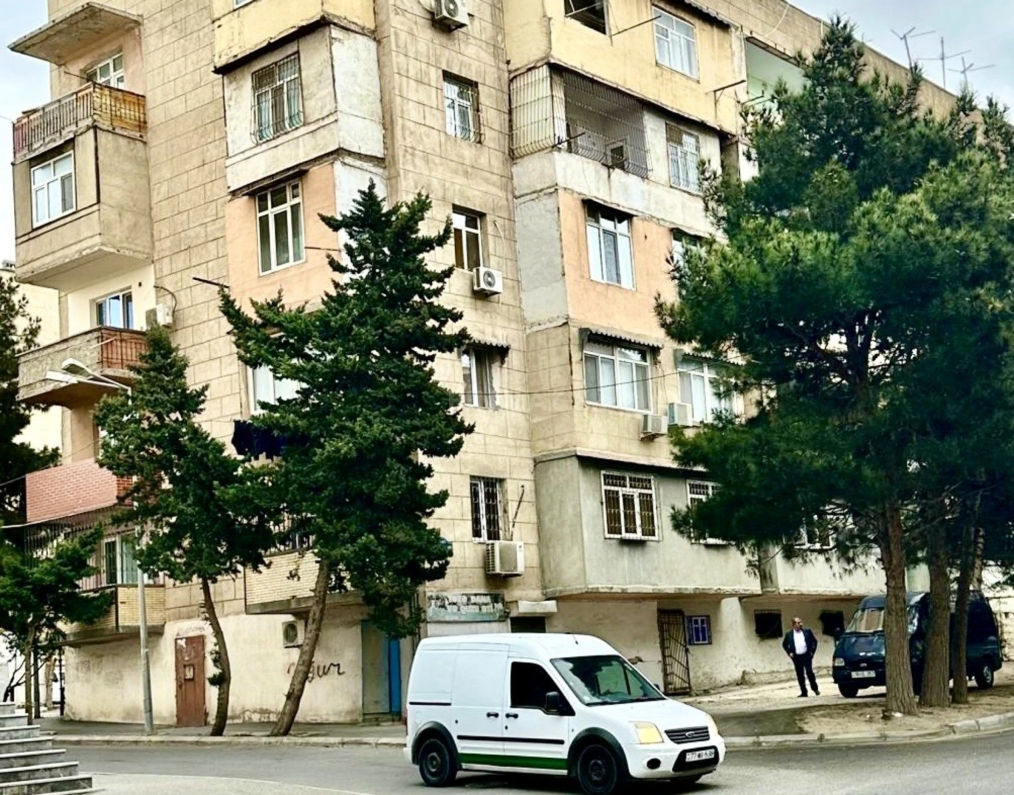 Satılır 3 otaqlı mənzil 110 m²