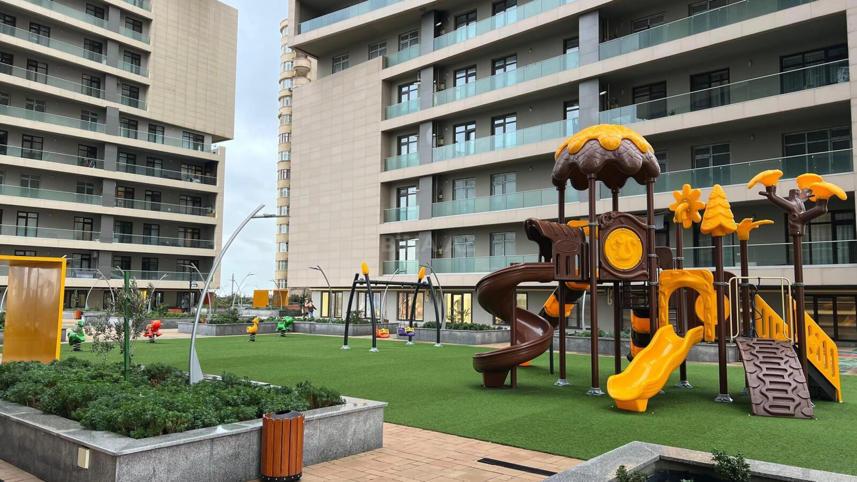 Satılır 3 otaqlı mənzil 107 m²