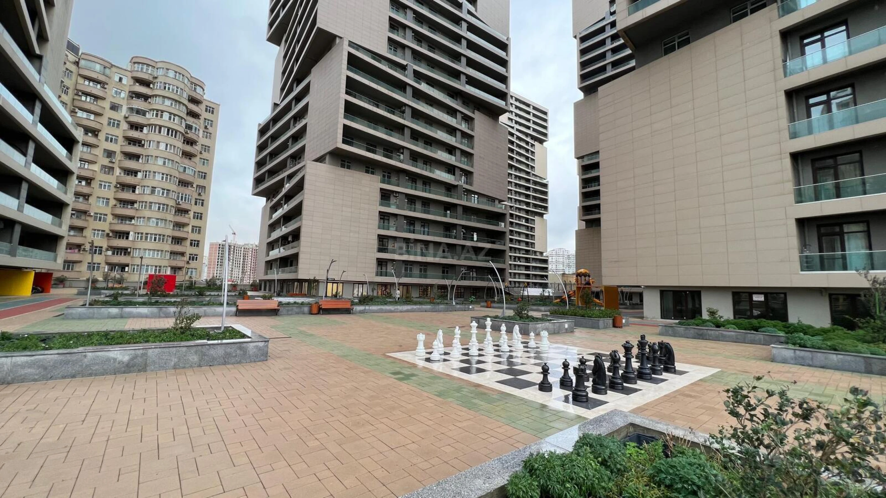 Satılır 3 otaqlı mənzil 107 m²