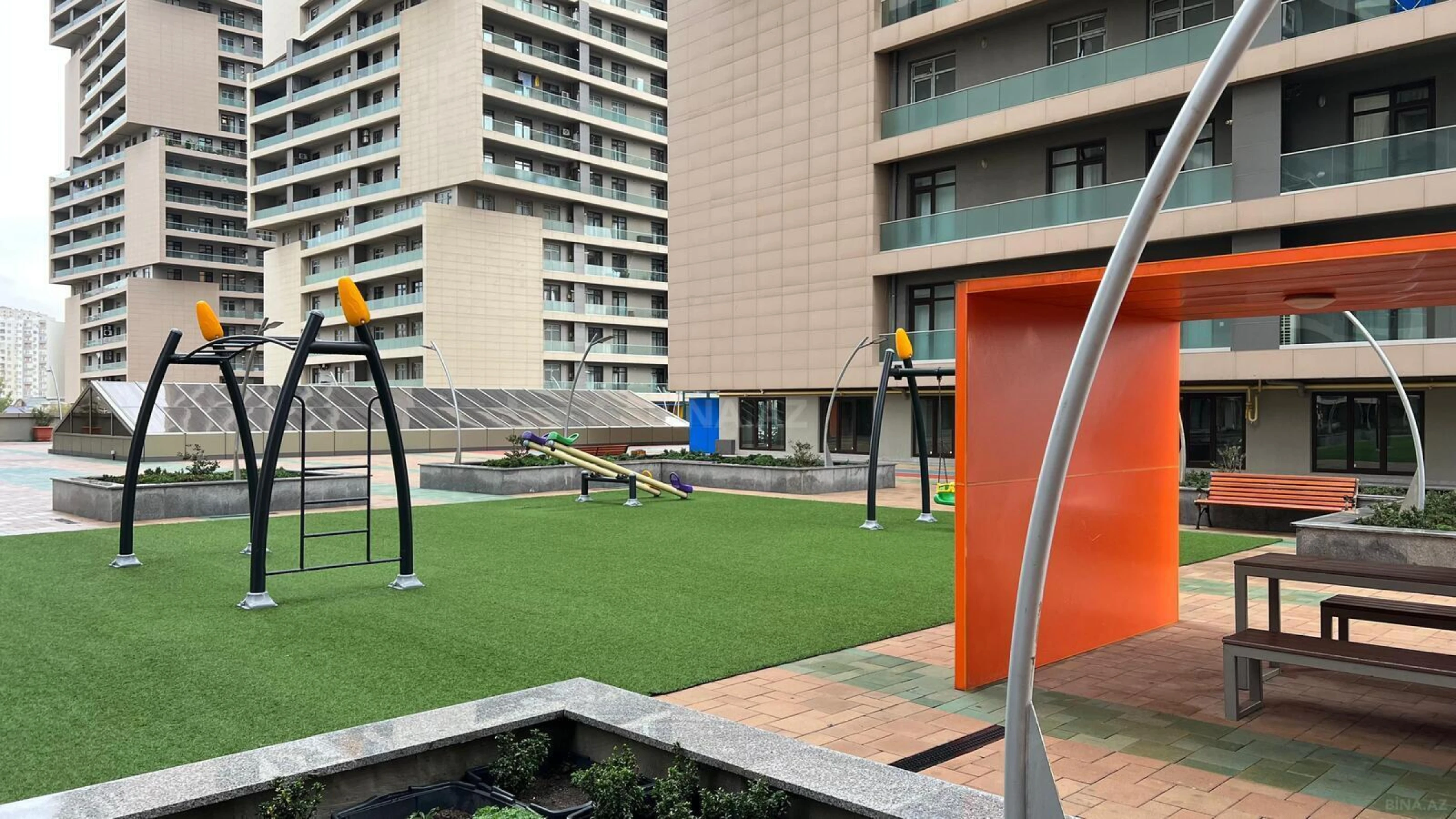 Satılır 3 otaqlı mənzil 107 m²