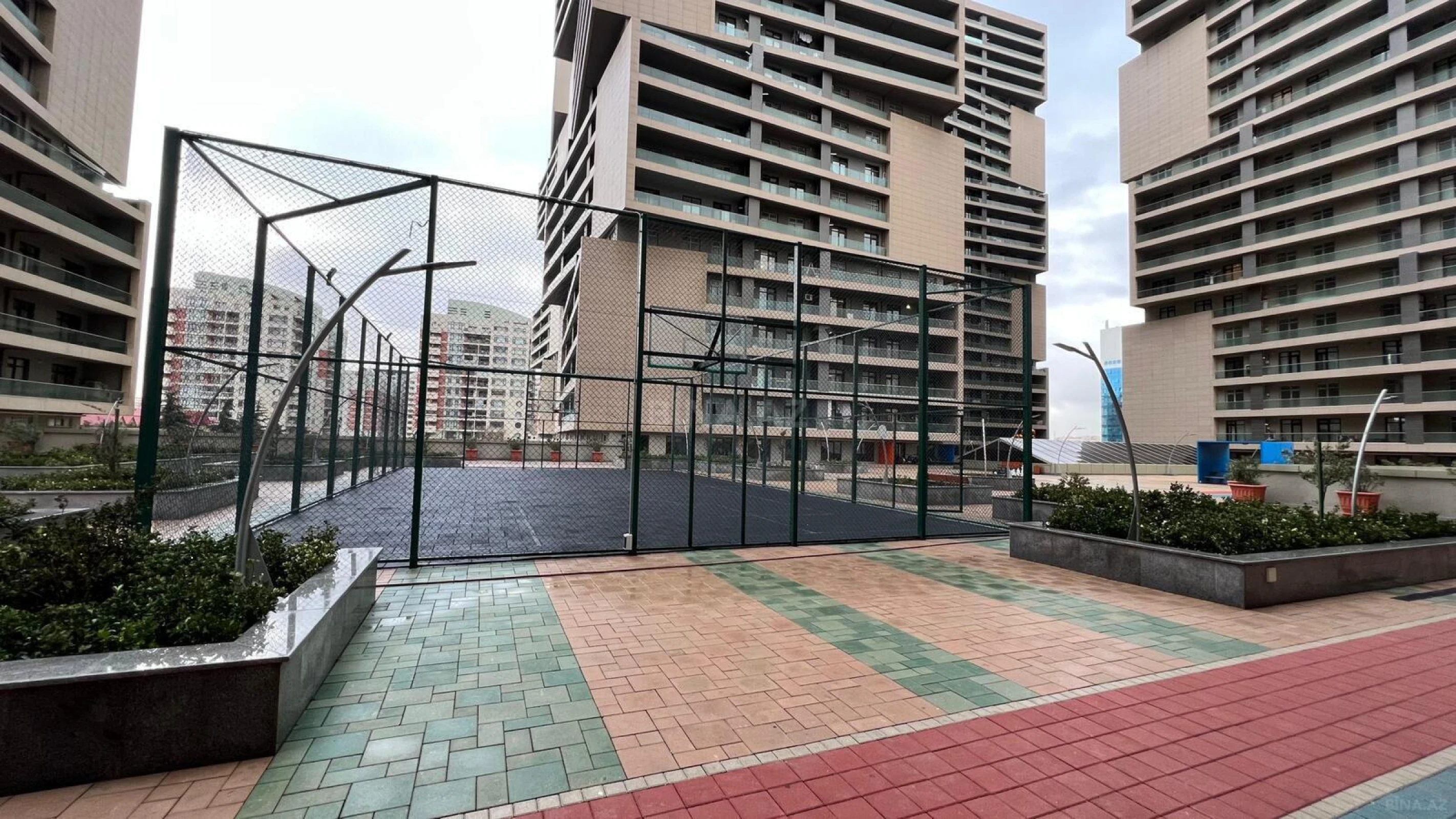 Satılır 3 otaqlı mənzil 107 m²