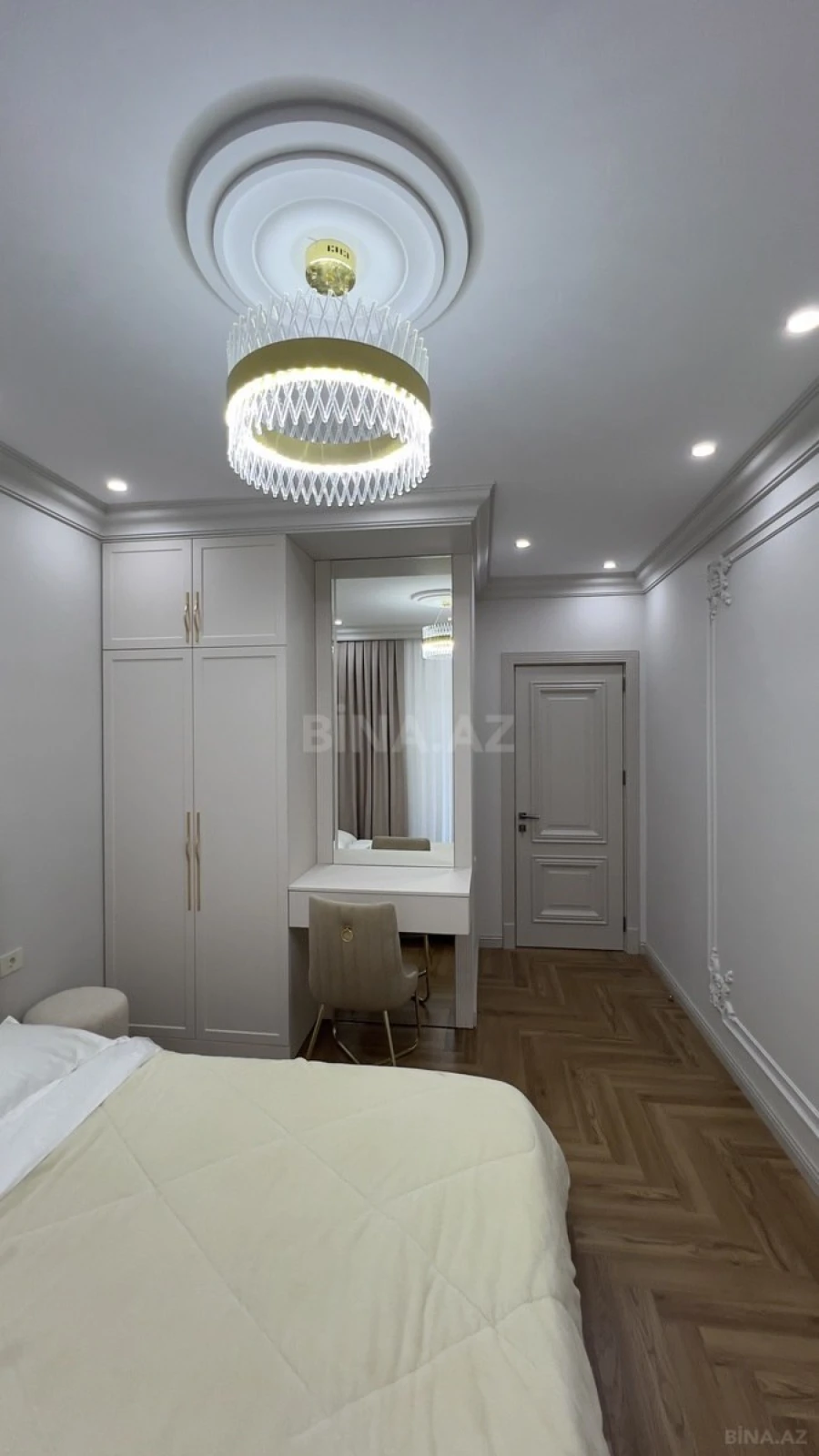 Satılır 3 otaqlı mənzil 107 m²