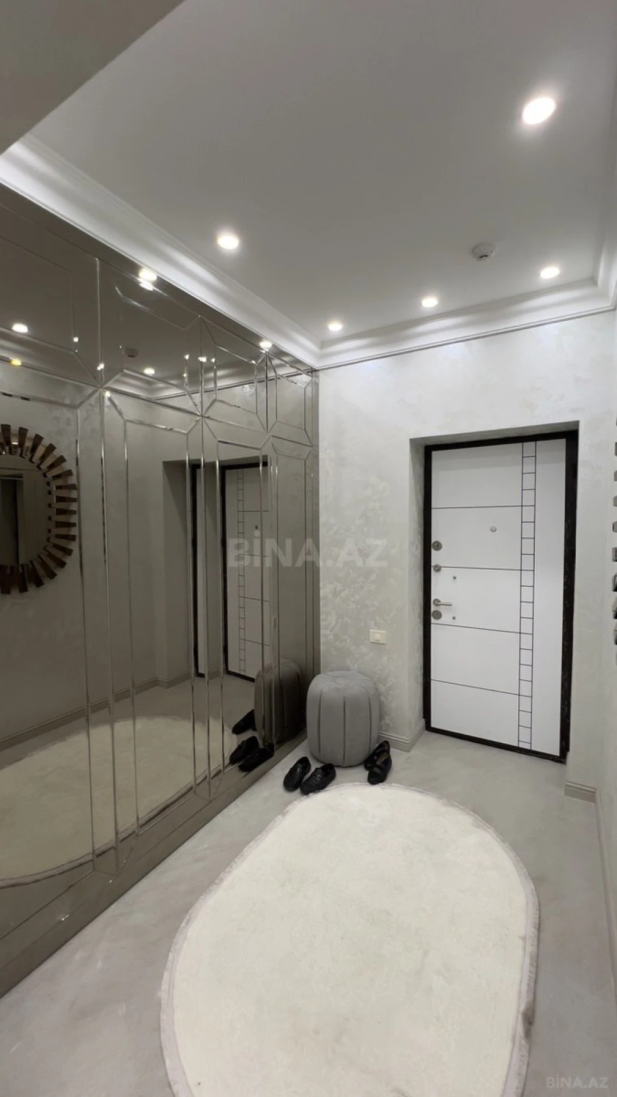 Satılır 3 otaqlı mənzil 107 m²