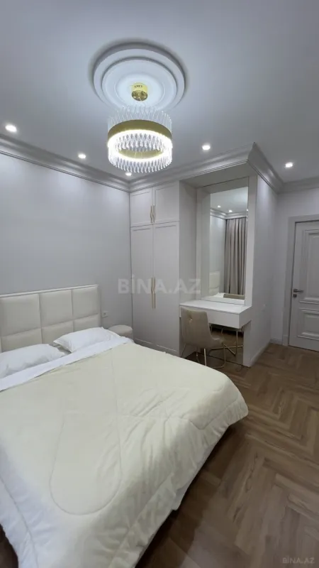 Satılır 3 otaqlı mənzil 107 m²