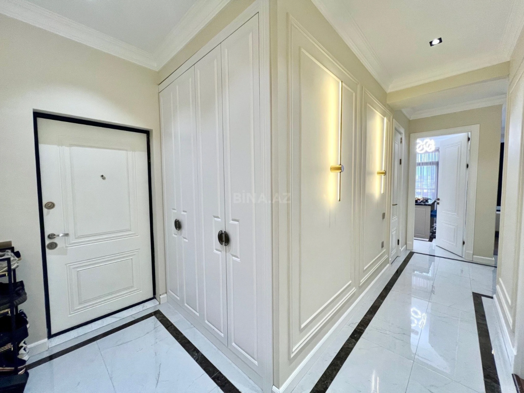 Satılır 3 otaqlı mənzil 115 m²