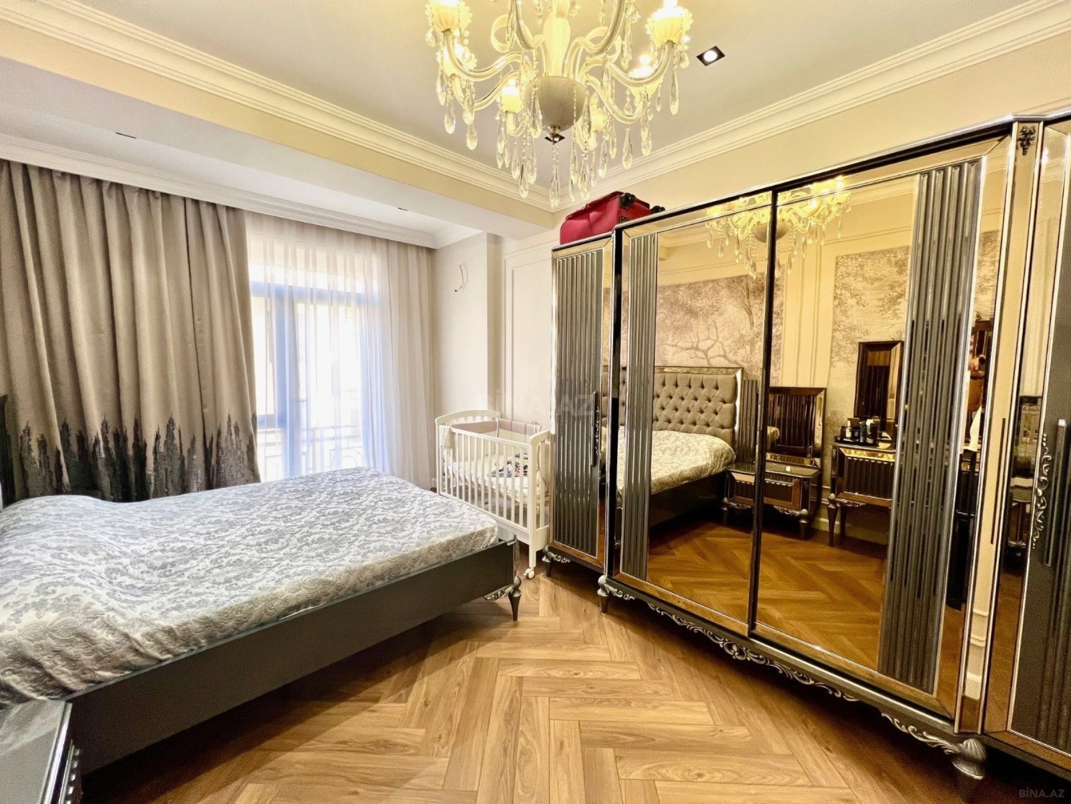 Satılır 3 otaqlı mənzil 115 m²