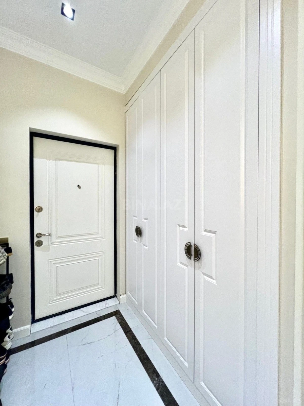 Satılır 3 otaqlı mənzil 115 m²