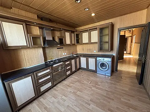 Satılır 2 otaqlı mənzil 83 m²