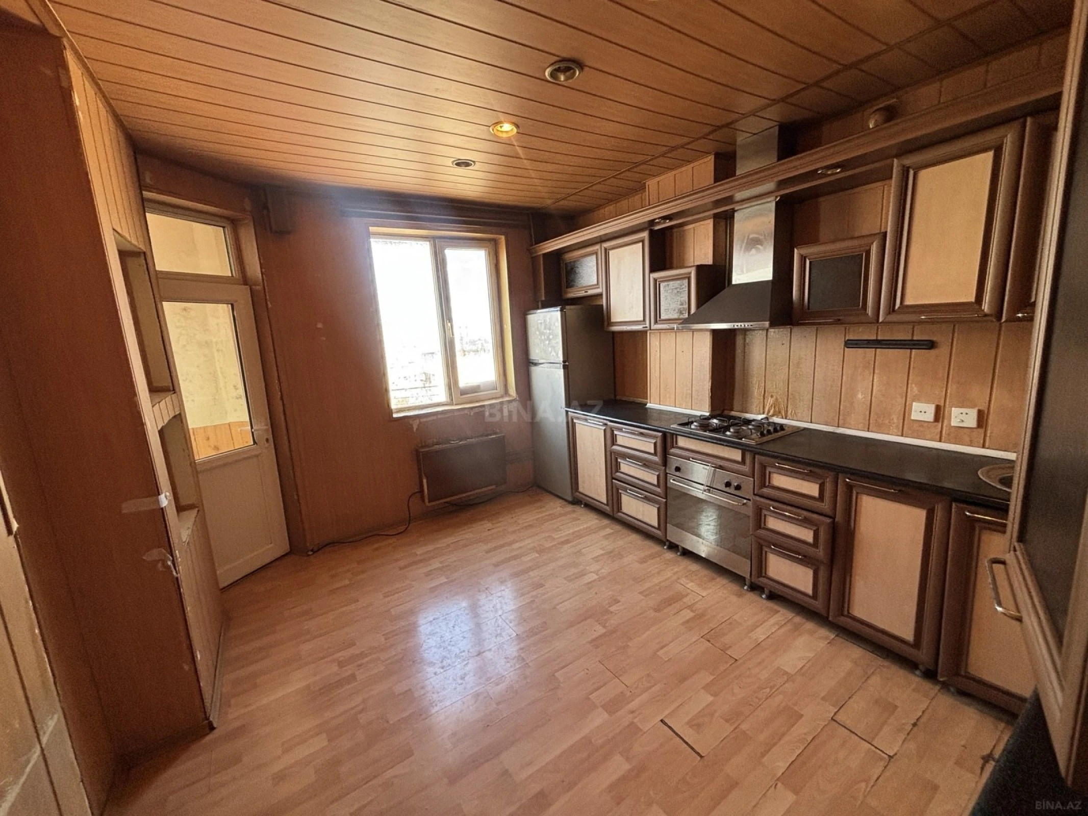 Satılır 2 otaqlı mənzil 83 m²