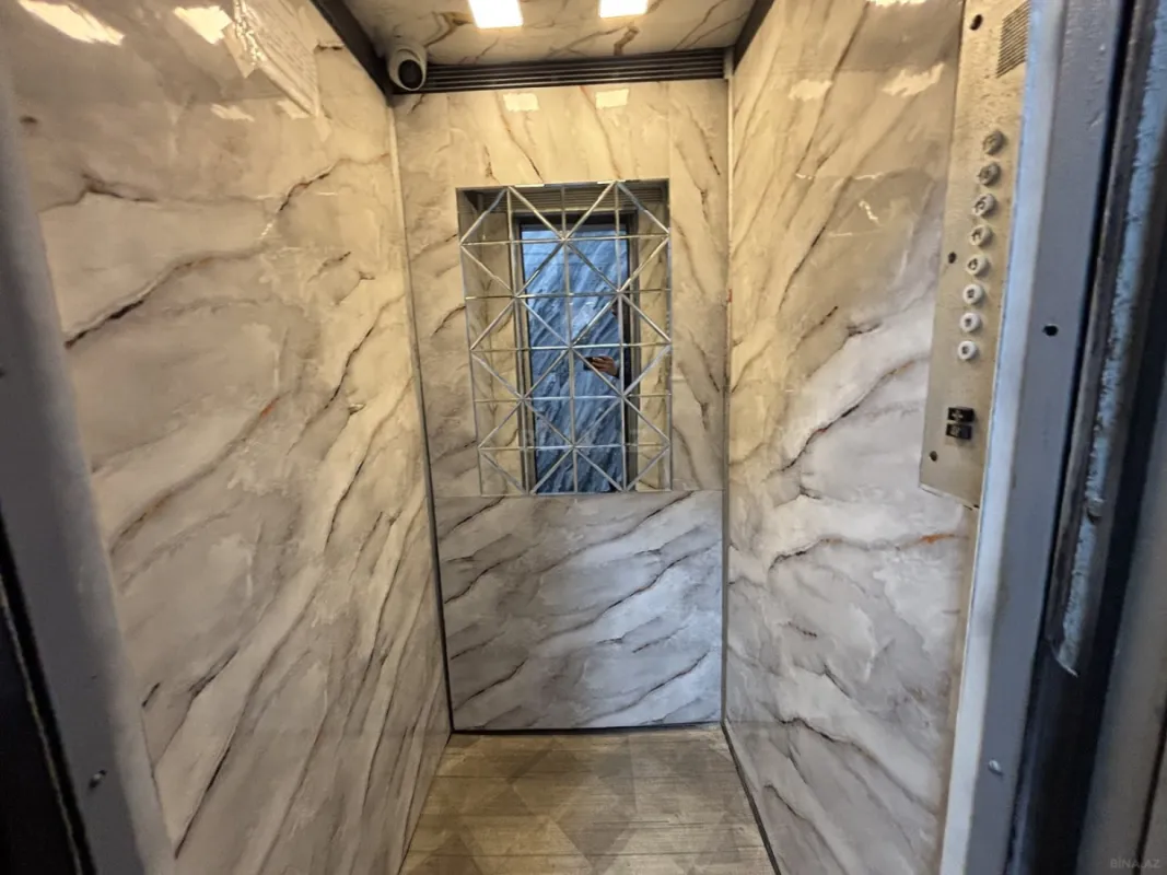 Satılır 2 otaqlı mənzil 83 m²