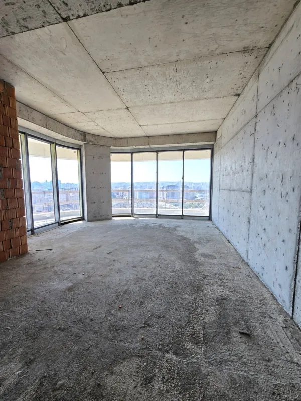 Satılır 6 otaqlı mənzil 392 m²