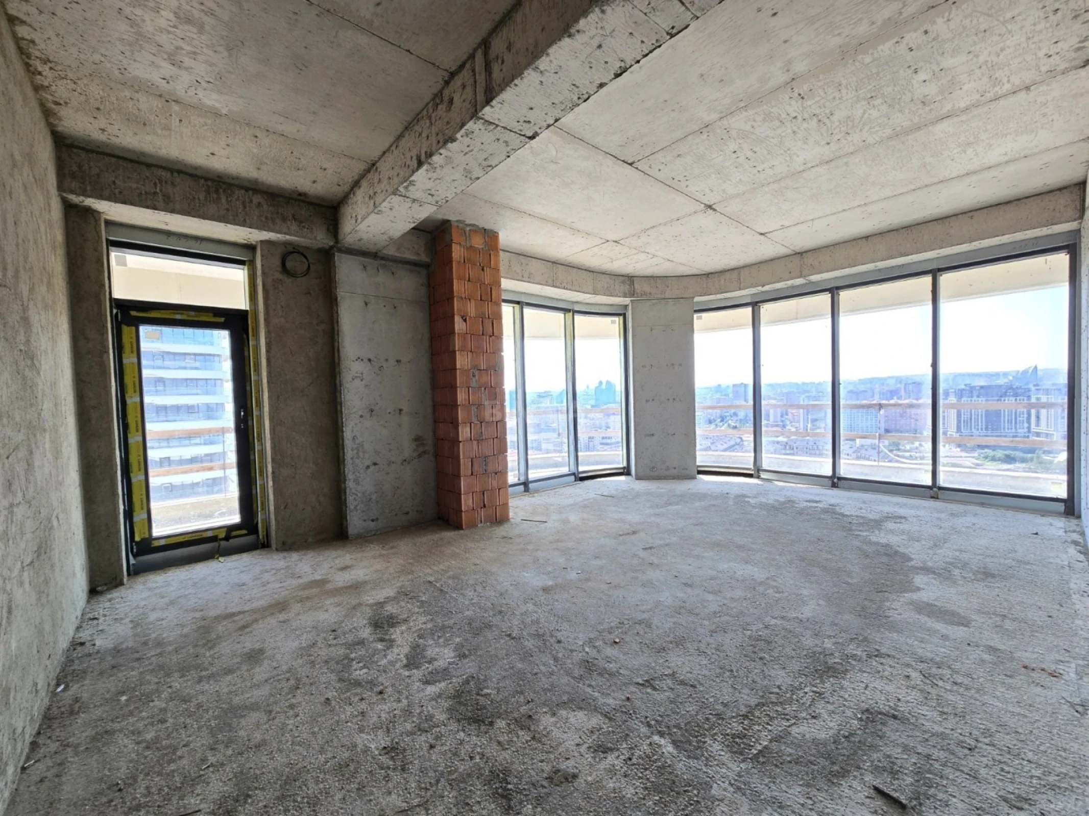 Satılır 6 otaqlı mənzil 392 m²
