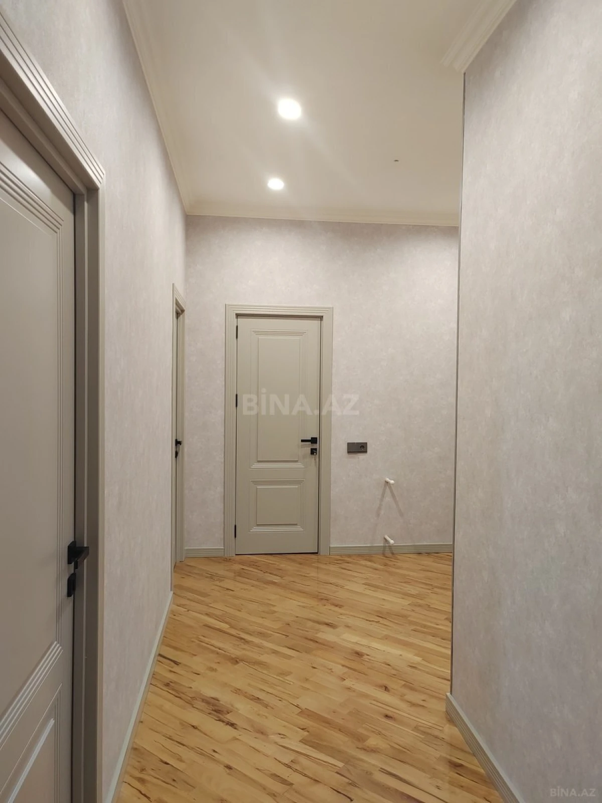 Satılır 2 otaqlı mənzil 68 m²