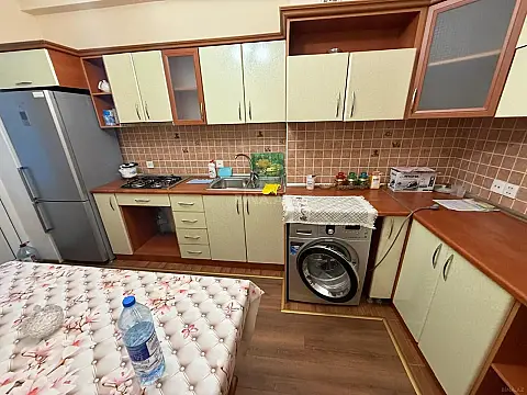 Kirayə verilir 2 otaqlı mənzil 100 m²