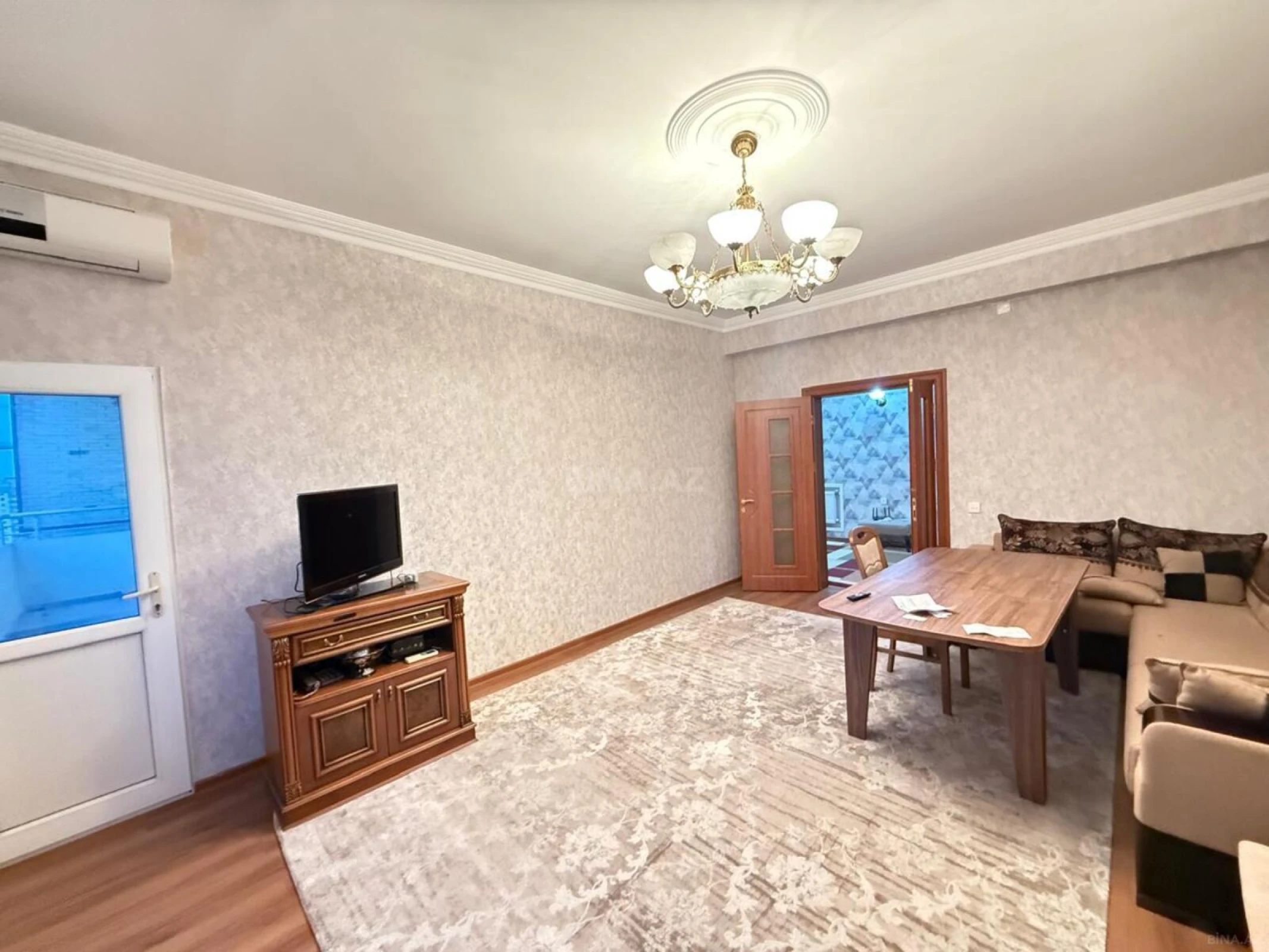 Kirayə verilir 2 otaqlı mənzil 100 m²