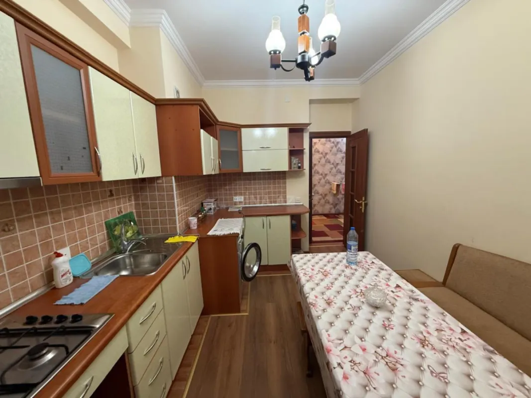 Kirayə verilir 2 otaqlı mənzil 100 m²