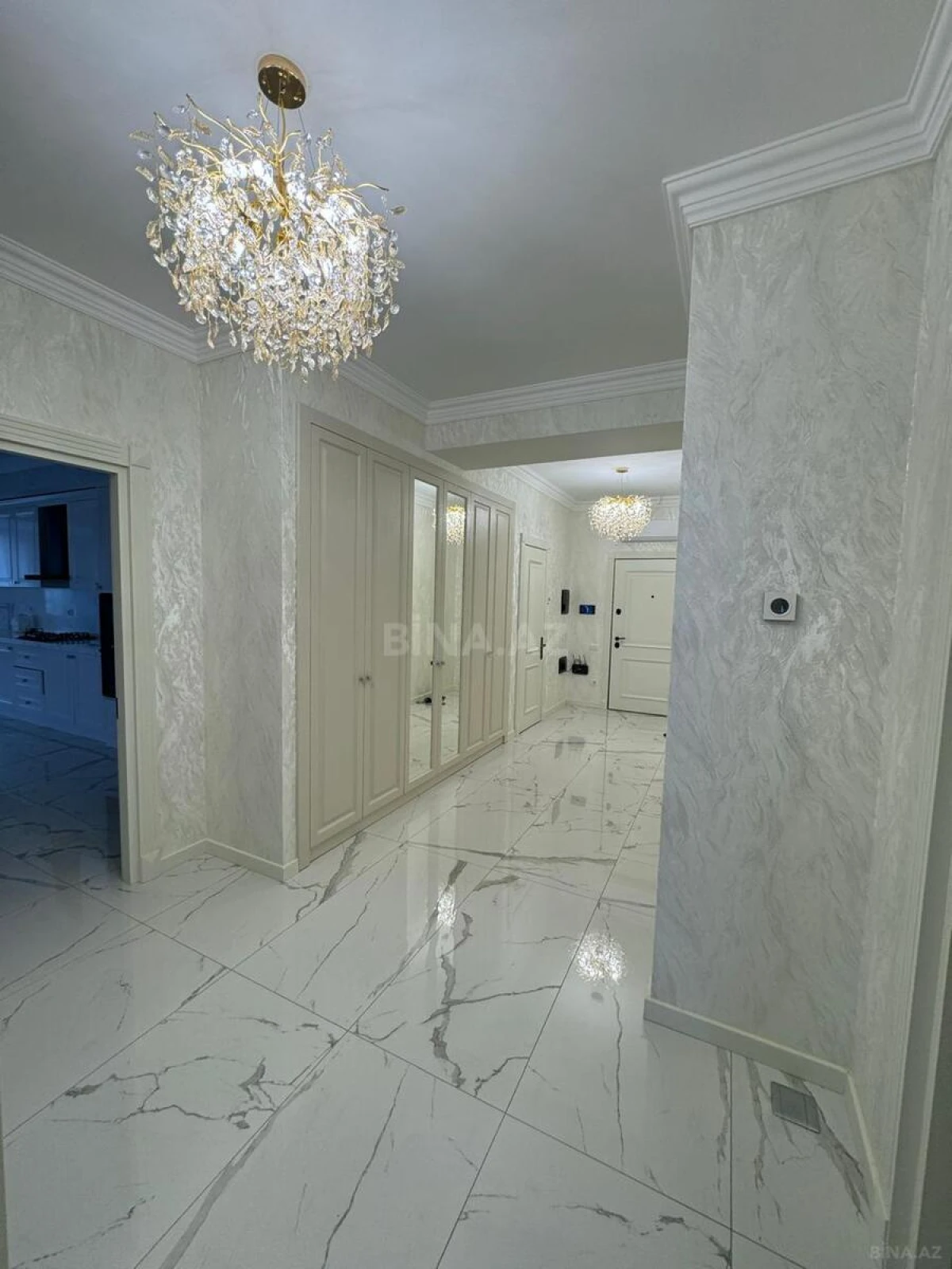 Kirayə verilir 4 otaqlı mənzil 170 m²