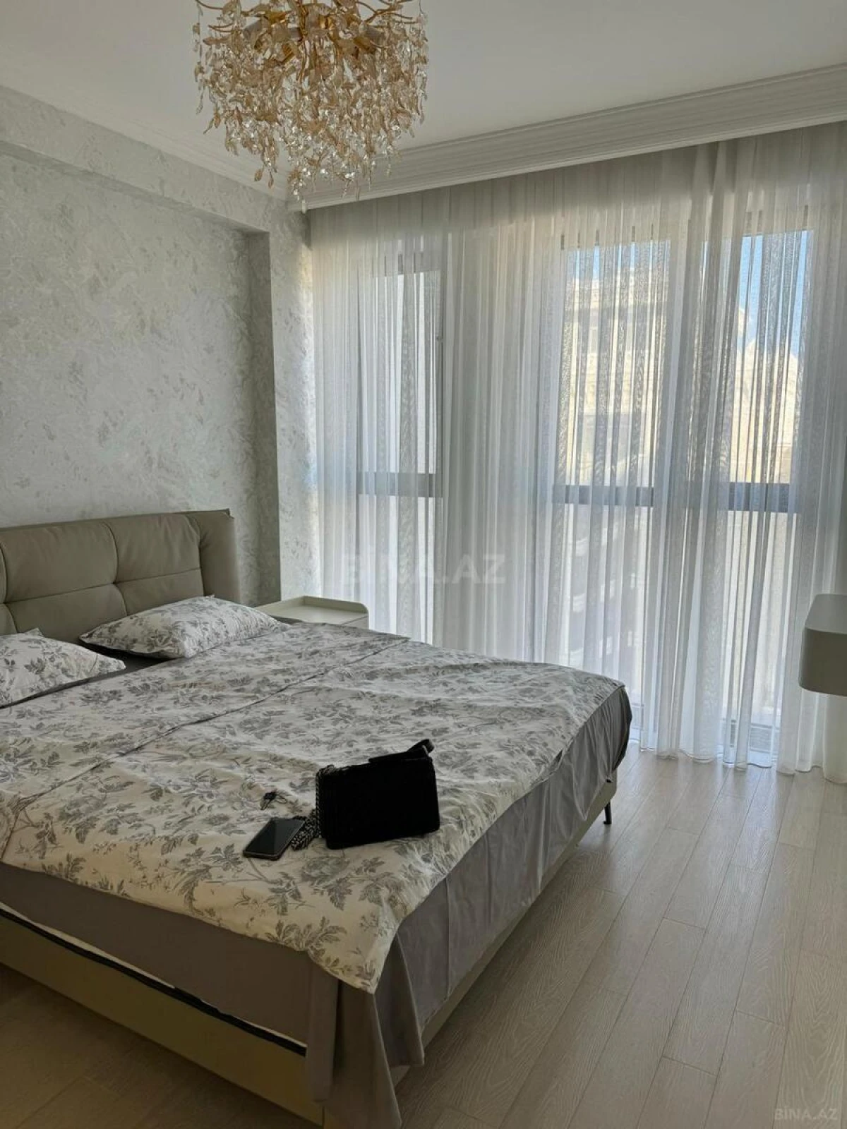 Kirayə verilir 4 otaqlı mənzil 170 m²