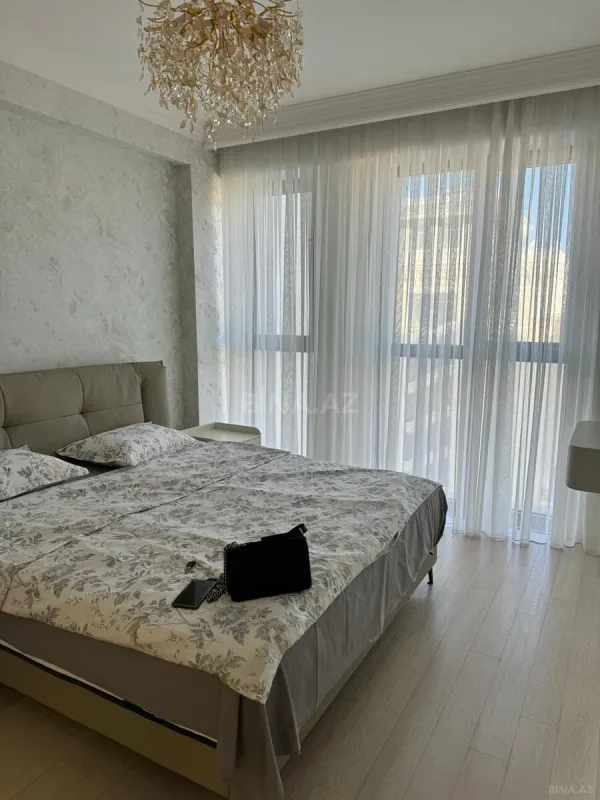 Kirayə verilir 4 otaqlı mənzil 170 m²