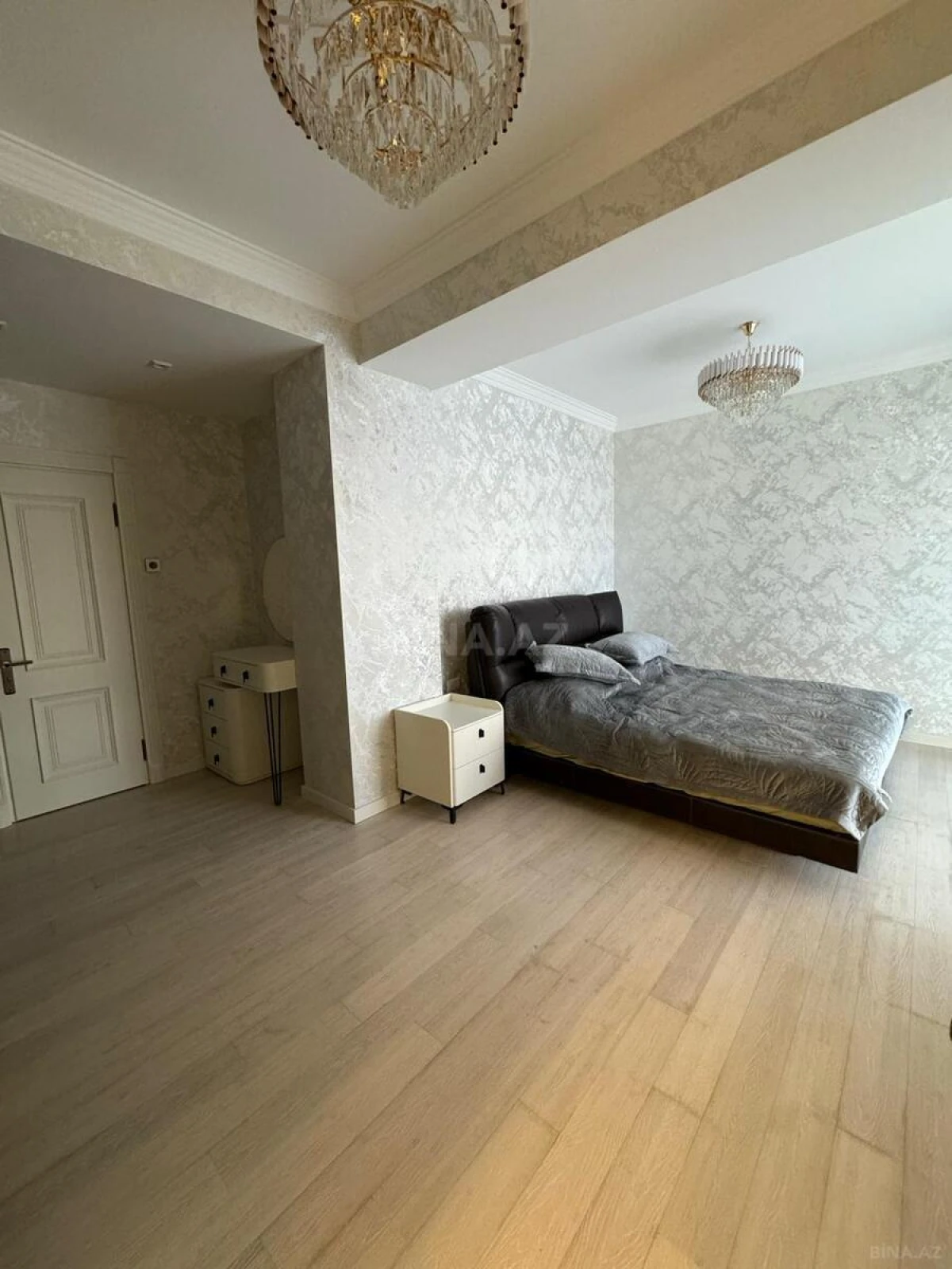 Kirayə verilir 4 otaqlı mənzil 170 m²