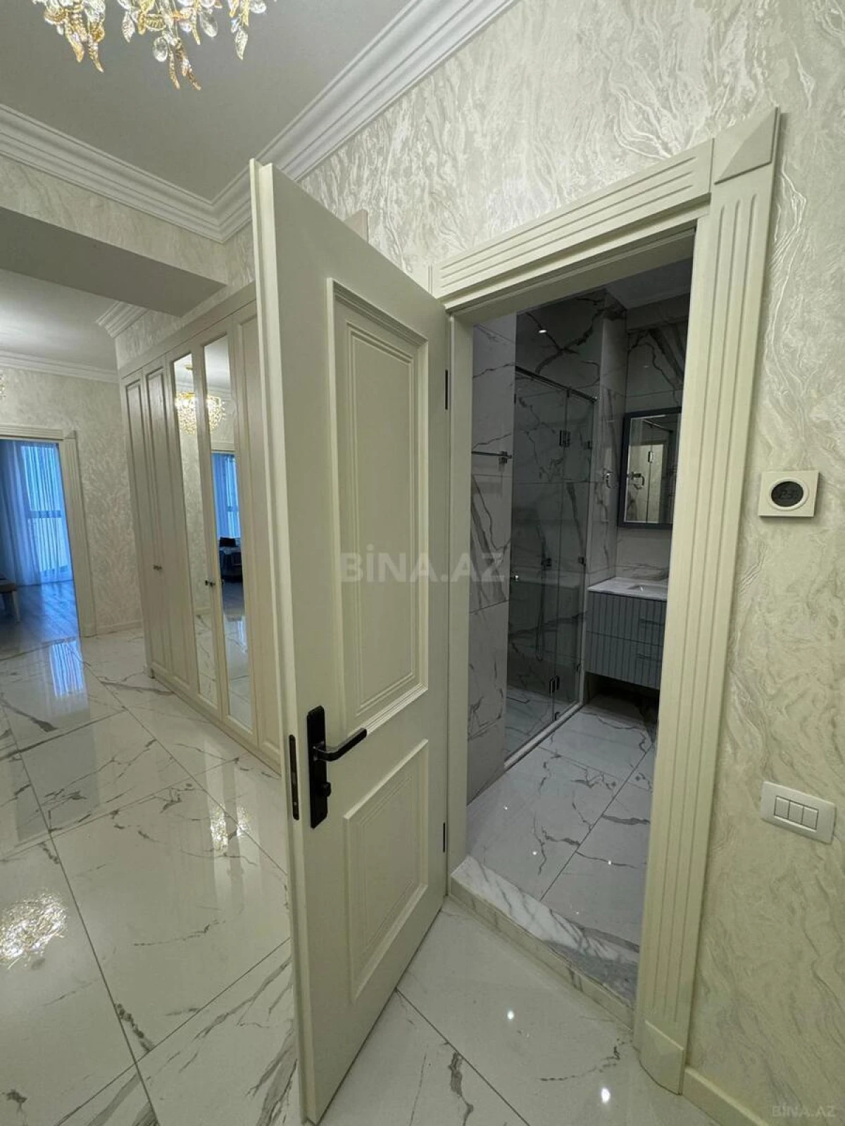 Kirayə verilir 4 otaqlı mənzil 170 m²