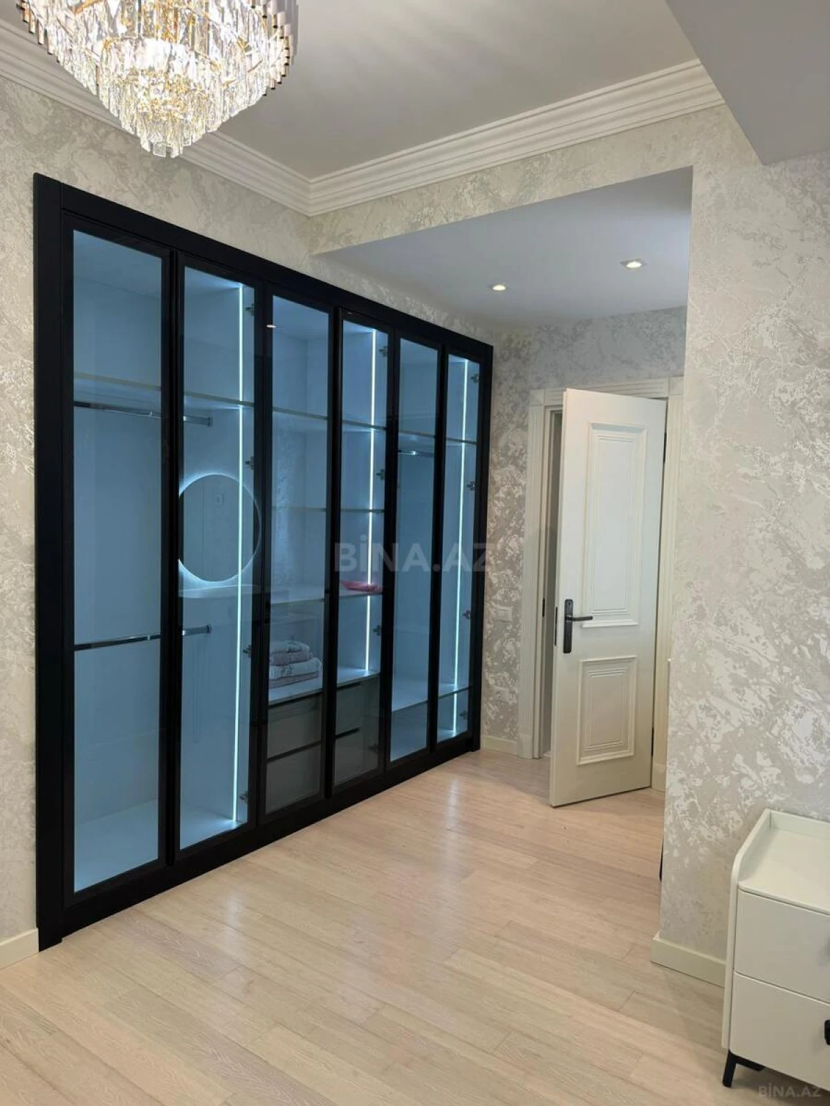 Kirayə verilir 4 otaqlı mənzil 170 m²