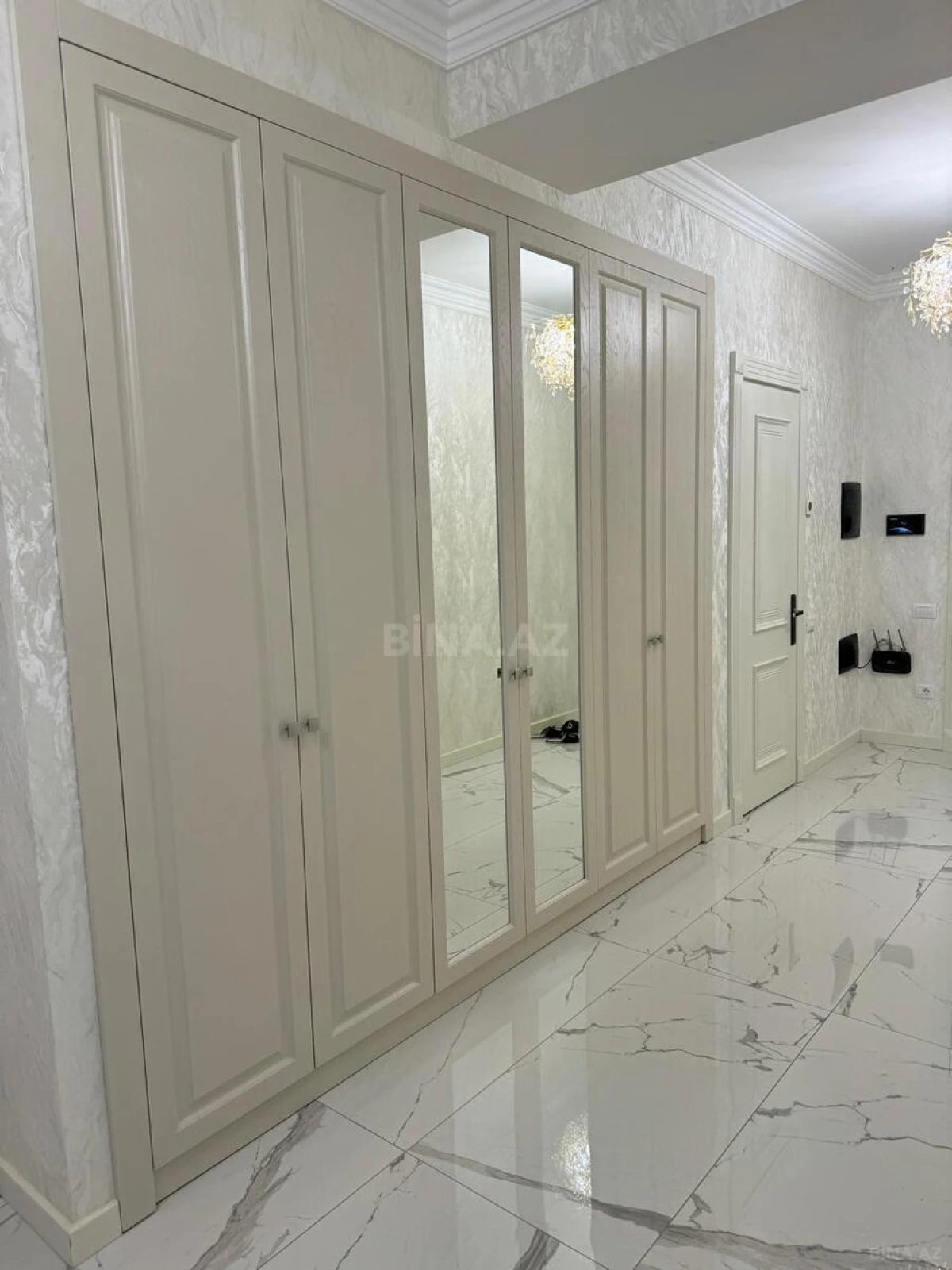 Kirayə verilir 4 otaqlı mənzil 170 m²