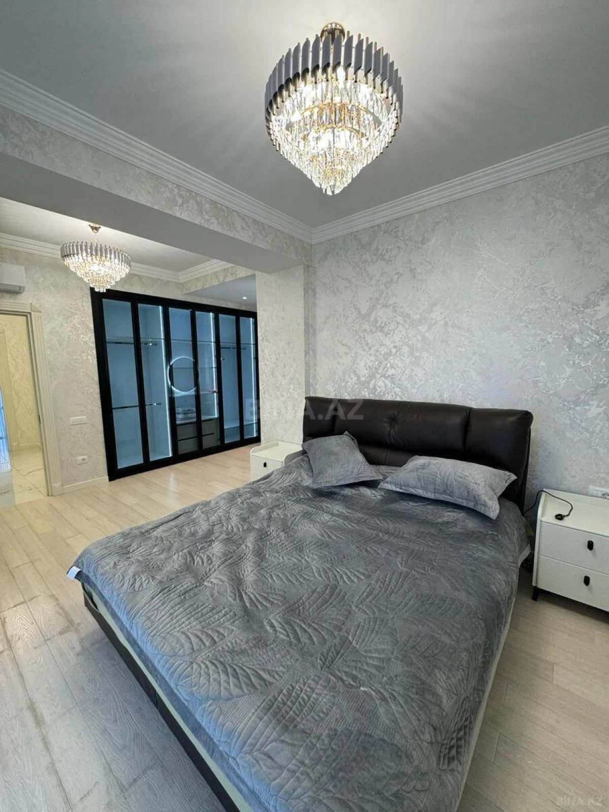 Kirayə verilir 4 otaqlı mənzil 170 m²